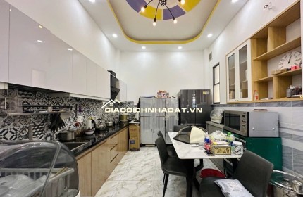 SIÊU PHẨM HXT TRÁNH NGUYỄN THƯỢNG HIỀN BÌNH THẠNH - SIÊU VỊ TRÍ - 4 TẦNG 4PN 5WC MỚI ĐẸP - 40M2 SỔ A4 - CHỈ 7.9 TỶ.