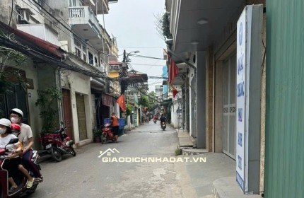 Chủ nhà cần tiền nên mới bán gấp nhà mặt đường Đông Mỹ- Thanh Trì, mt rộng, kinh doanh đỉnh.
