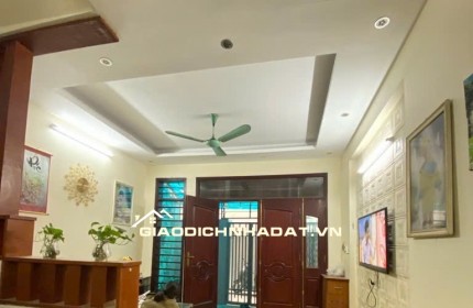 Nhà dân Xuân Đỉnh xây kiên cố, diện tích rộng, sổ đỏ nở hậu