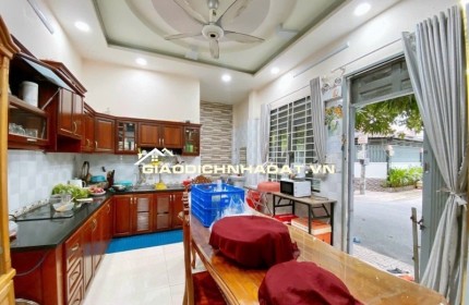 NHÀ LÔ GÓC PHẠM VĂN CHIÊU THÔNG THOÁNG, YÊN TĨNH, SẠCH SẼ 8.6VND