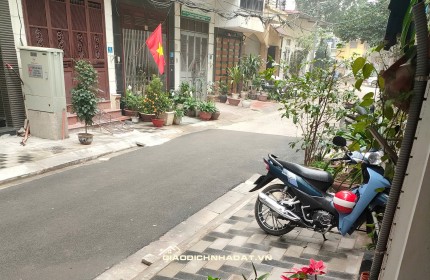 Bán nhà phân lô Hoàng Quốc Việt, ô tô vòng quanh, vỉa hè 44m, 5 tầng, giá 15,3 tỷ