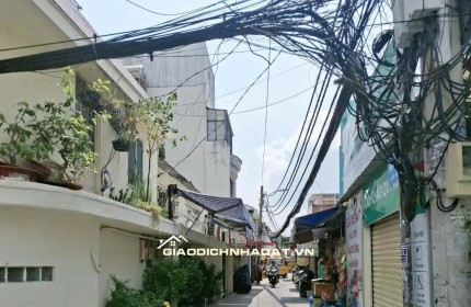 NHÀ QUẬN 7 
+ Kết Cấu Nhà: MT Đang Kinh Doanh gồm trệt, lầu, ST, gồm 2PN, 2WC, Sân Thượng, Bếp, Phòng Khách 
+ Phía sau có 8 Phòng Trọ Cho Thuê 
+