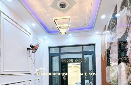 SÁT MẶT TIỀN ĐOÀN VĂN BƠ 
TRUNG TÂM Q4 
NGANG 3.4 DÀI 13.5 NỞ HẬU 4.5