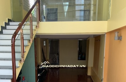 Cho thuê văn phòng tầng 1- 40 m2 tại Mễ Trì Thượng, đường ô tô tránh