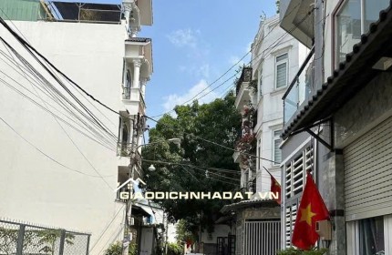 NHÀ HIẾM THỦ ĐỨC - ĐƯỜNG SỐ 11 - HẺM Ô TÔ TRÁNH NHAU - NHỈNH 8 TỶ
