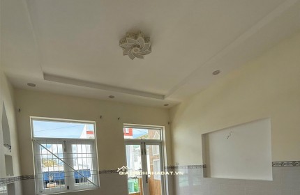 Cần bán nhà Vĩnh Hòa giá 3ty980 đường ô tô tránh nhau cách biển 700m