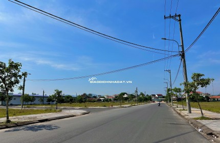 Siêu phẩm lô góc 2 mặt tiền duy nhất tại chợ Đông Phú 156m2, giá 2 tỷ 300