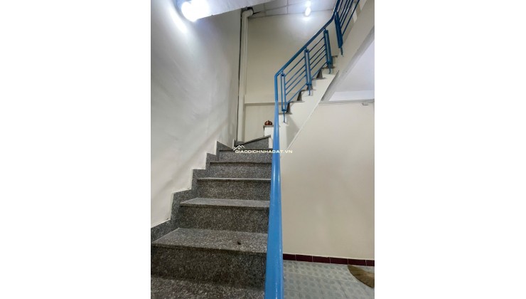 Cho thuê nhà 83/15 Hoà Hưng, Q10 giá 11tr/tháng, 2.7x15m