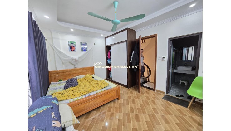 Bán nhà 5 tầng Phúc Lợi mặt tiền 5m gần ô tô thiết kế mỗi tầng 1 phòng khép kín, nhà mới ở ngay