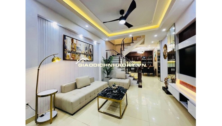 BÁN GẤP NHÀ ĐẸP - LÔ GÓC HOÀNG QUỐC VIỆT  40M X 5T Ô TÔ-  KD- 9.8 TỶ