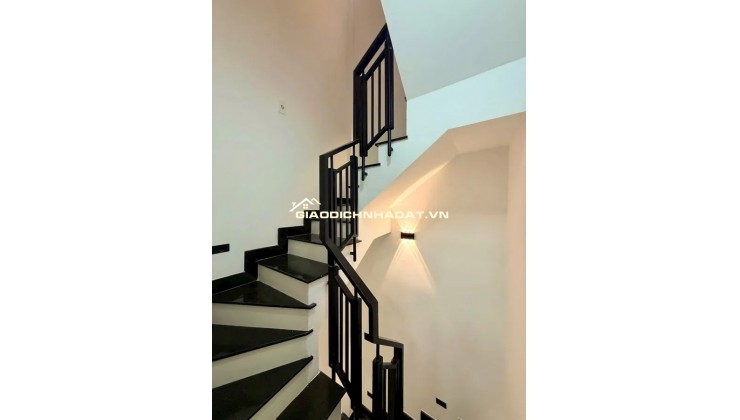 Nhà hiếm hẻm Cô Bắc, 17m², 4 tầng – 4.6 tỷ – trung tâm Phú Nhuận