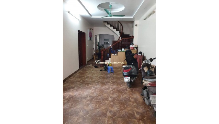 Căn nhà cuối cùng tại Tư Đình, ngay đường dẫn cầu TRần Hưng Đạo 57m2 x 3 tầng Giá 7,7 tỷ.