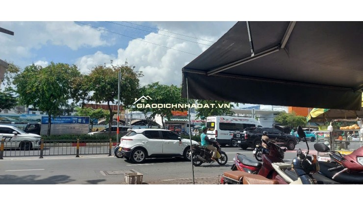 CHUYỂN NHƯỢNG NHÀ 4 TẦNG MỚI – FULL NỘI THẤT – Ở NGAY – HẺM XE HƠI