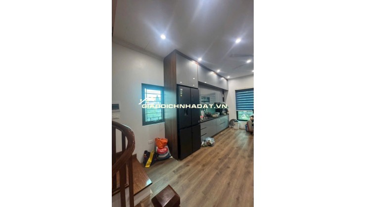 Nhà 5 tầng, ô tô tránh, view vĩnh viễn, gần BigC Long Biên