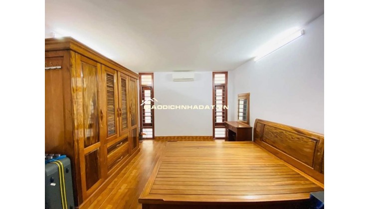 Căn nhà cuối cùng tại Tư Đình, ngay đường dẫn cầu TRần Hưng Đạo 57m2 x 3 tầng Giá 7,7 tỷ.
