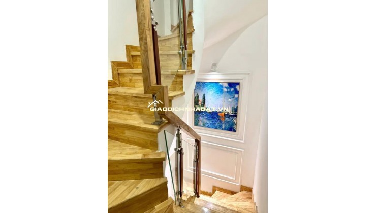 TRUNG TÂM QUẬN THANH XUÂN - HÀNG XÓM ROYAL CITY - GẦN PHỐ - 10M RA OTO - NGÕ ĐẸP - NHÀ ĐẸP LONG LANH