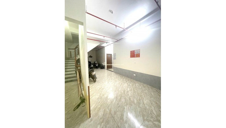 Bán Nhà Mặt Phố Nguyễn Văn Cừ 195m2, 5T, MT 8m, 2 Thoáng,  6X Tỷ Kinh Doanh Dòng Tiền, 2 Thoáng