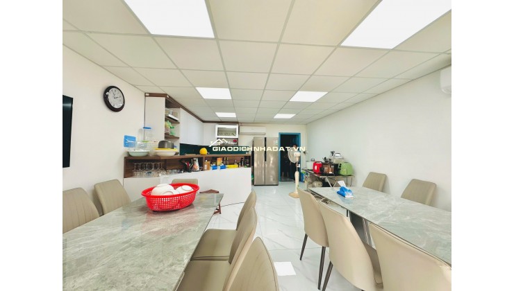 Bán Nhà Mặt Phố Nguyễn Văn Cừ 195m2, 5T, MT 8m, 2 Thoáng,  6X Tỷ Kinh Doanh Dòng Tiền, 2 Thoáng