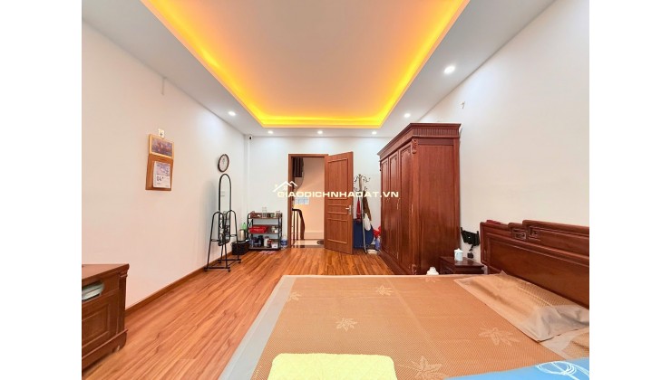 Nhà đẹp Lĩnh Nam 40m2 x 5 tầng, full nội thất. Cực gần phố, giá hợp lý, vào ở ngay