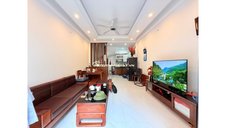Nhà đẹp Lĩnh Nam 40m2 x 5 tầng, full nội thất. Cực gần phố, giá hợp lý, vào ở ngay