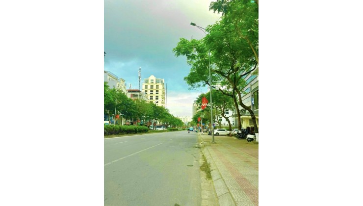 Bán Nhà Mặt Phố Nguyễn Văn Cừ 195m2, 5T, MT 8m, 2 Thoáng,  6X Tỷ Kinh Doanh Dòng Tiền, 2 Thoáng
