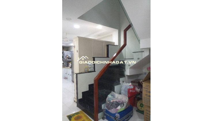 NHÀ 4 MẶT HẺM. VỊ TRÍ VIP _1BƯỚC RA MẶT TIỀN. CHỈ 10M LÊN XE HƠI.