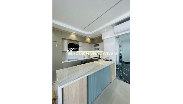 BÁN GẤP NHÀ ĐẸP - LÔ GÓC HOÀNG QUỐC VIỆT  40M X 5T Ô TÔ-  KD- 9.8 TỶ