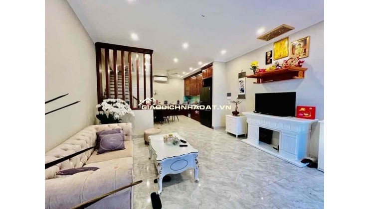 BÁN GẤP NHÀ ĐỐNG ĐA 60M2 4 TẦNG - Ô TÔ ĐỖ CỬA - MẶT NGÕ THÔNG CHỈ 11,5 TỶ