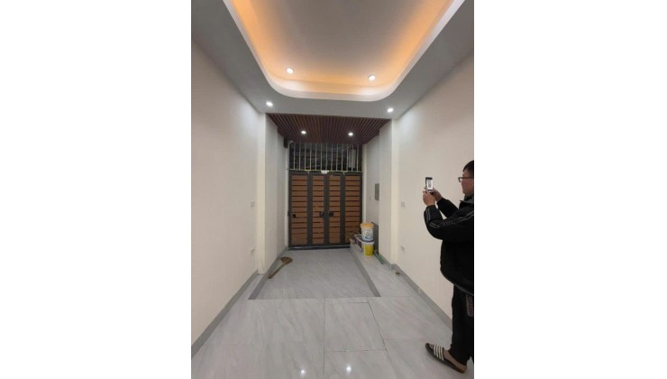 Bán nhà riêng tại Thụy Khuê, 8,1 tỷ, 43 m2, giá cực chất