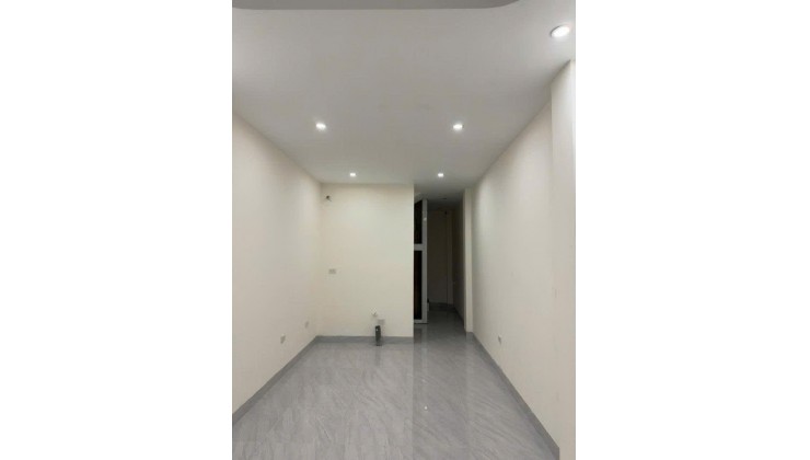 Bán nhà riêng tại Thụy Khuê, 8,1 tỷ, 43 m2, giá cực chất