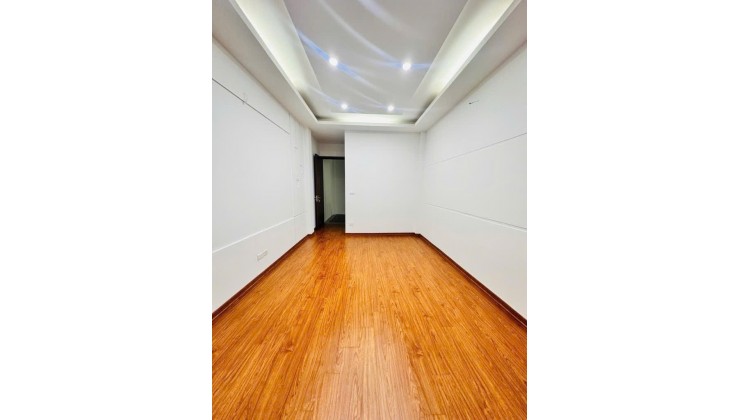 Nhà Xuân Đỉnh 35m, 5 tầng, mặt tiền 3.4m chỉ hơn 8 tỷ!