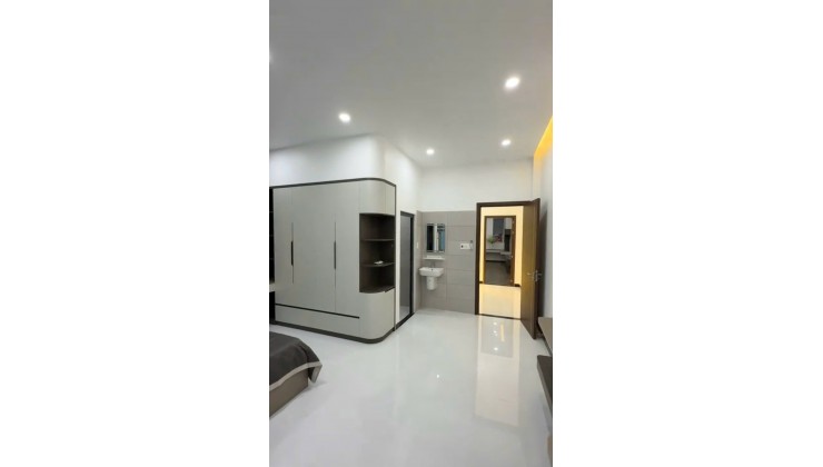 CẦN BÁN GẤP NHÀ PHỐ 3 TẦNG NGAY TRUNG TÂM TP THỦ DẦU MỘT BÌNH DƯƠNG