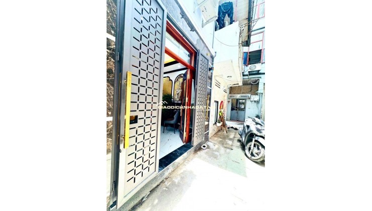 Bán nhà phố Dương Văn Bé,  33m, ngõ nông , gần đường ô tô  tránh , vị trí đẹp , nội thất cao cấp 7.95 tỷ