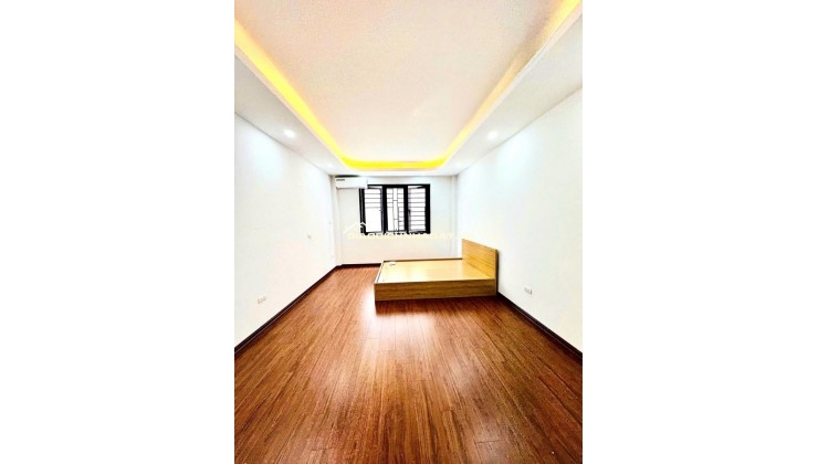 Bán nhà phố Dương Văn Bé,  33m, ngõ nông , gần đường ô tô  tránh , vị trí đẹp , nội thất cao cấp 7.95 tỷ