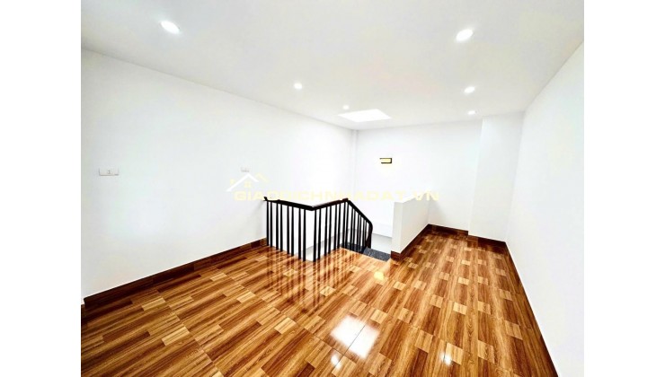 Bán nhà phố Dương Văn Bé,  33m, ngõ nông , gần đường ô tô  tránh , vị trí đẹp , nội thất cao cấp 7.95 tỷ