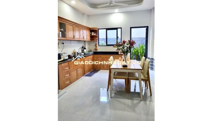 THỦ ĐỨC - TRUNG TÂM PHƯỜNG LINH CHIỂU - HẺM 7 CHỖ VÀO NHÀ -  4.01m x 15.4m - 4 TẦNG - NHỈNH 8 TỶ