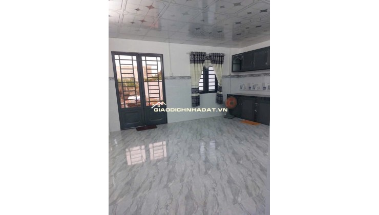Bán nhà cấp 4 đẹp 252m2, 3PN, 1WC, mặt tiền rộng tại Tân Thông Hội