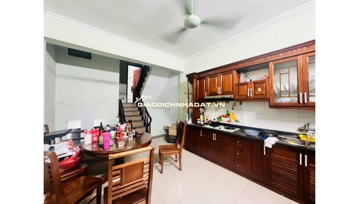 PHÂN LÔ - VỈA HÈ, Ô TÔ TRÁNH ĐỖ - NHÀ 2 THOÁNG CÓ GIẾNG TRỜI, CÓ THỂ LẮP THANG MÁY - KD, LÀM VP,...HÀNG XÓM SÂN GOLF