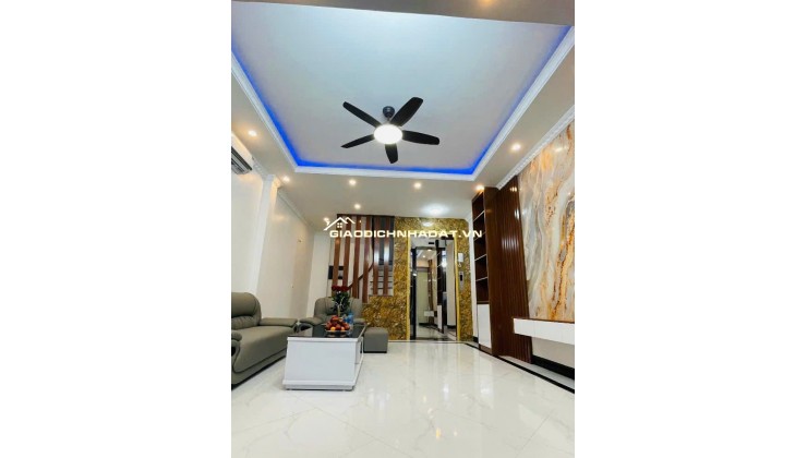 CC bá.n nhà Phạm Văn Đồng 37m thang máy- kinh doanh - ở sướng 9.35 tỷ