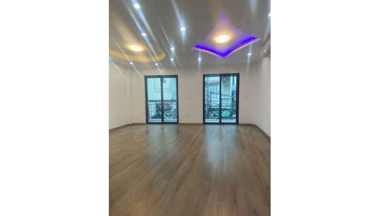 Mặt Phố Trại Cá 45m2 x 5 tầng, thang máy. Ngõ thông, ô tô vào nhà, kinh doanh