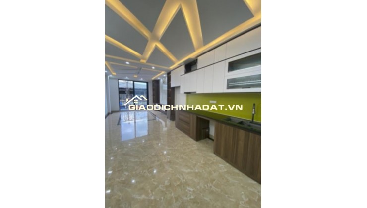 7 tầng thang máy – 8 phòng khép kín + penthouse đỉnh – Gần Times City LH: 0981576598