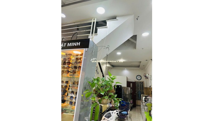 BÁN NHÀ 686 CÁCH MẠNG THÁNG 8, PHƯỜNG 5, QUẬN TÂN BÌNH – 4 TẦNG, NỞ HẬU, GIÁ TỐT