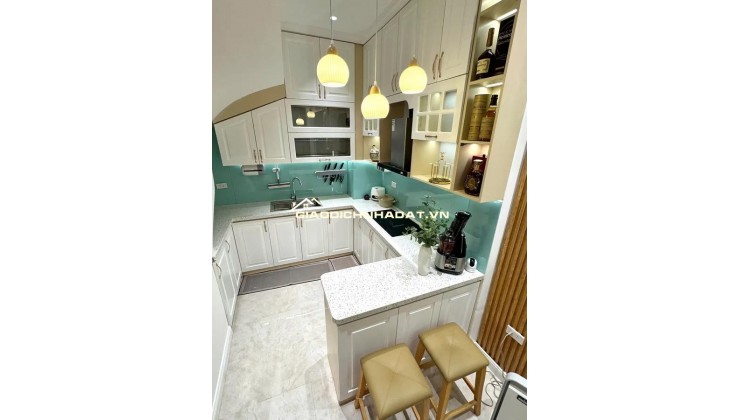 TRUNG TÂM QUẬN THANH XUÂN - HÀNG XÓM ROYAL CITY - GẦN PHỐ - 10M RA OTO - NGÕ ĐẸP - NHÀ ĐẸP LONG LANH
