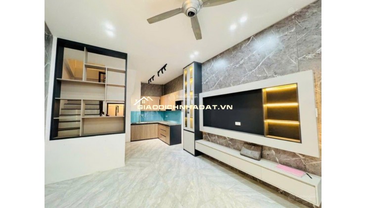 Bán nhà Đại Từ, 34m2, MT 3.7m, ngõ ô tô tránh đỗ ngày đêm, giá 6 tỷ