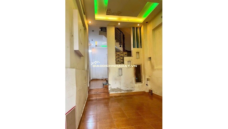 BÁN NHÀ HẺM XE HƠI THÔNG DTCN 40M2 4 TẦNG BTCT NHỈNH 5TỶ

 - Kết cấu: Trệt 3 lầu, gồm 4PN, 3wc, 2 sân thượng trước sau. Sàn BTCT

 - Hẻm xe hơi