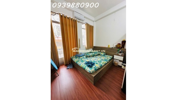 Phú Nhuận, sát mặt tiền - 40m2 - 6,45Tỷ TL