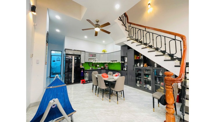 GIẢM GIÁ BÁN GẤP NHÀ VĨNH NGỌC ( 6 Tỷ 550 Hạ còn 5 Tỉ 950) 
Cần bán nhà tâm huyết Phú Nông - Vĩnh Ngọc .
Dt:  105m2 ( Full thổ cư ) 
DT sử dụng