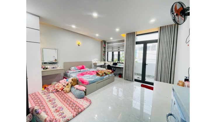 GIẢM GIÁ BÁN GẤP NHÀ VĨNH NGỌC ( 6 Tỷ 550 Hạ còn 5 Tỉ 950) 
Cần bán nhà tâm huyết Phú Nông - Vĩnh Ngọc .
Dt:  105m2 ( Full thổ cư ) 
DT sử dụng