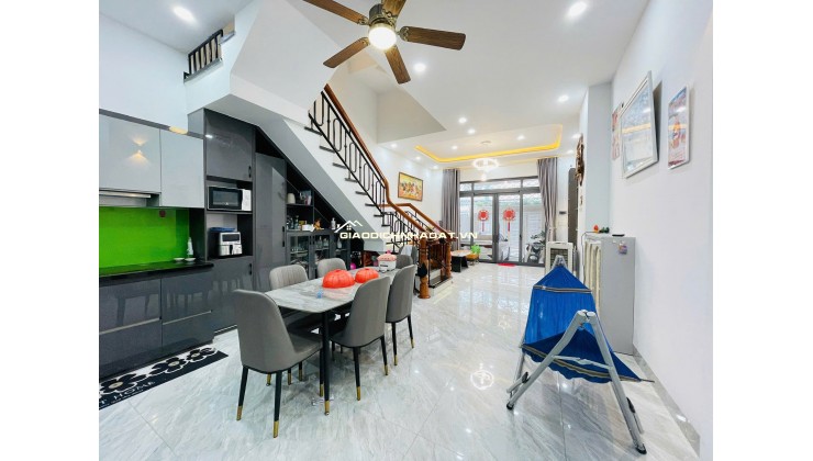 GIẢM GIÁ BÁN GẤP NHÀ VĨNH NGỌC ( 6 Tỷ 550 Hạ còn 5 Tỉ 950) 
Cần bán nhà tâm huyết Phú Nông - Vĩnh Ngọc .
Dt:  105m2 ( Full thổ cư ) 
DT sử dụng