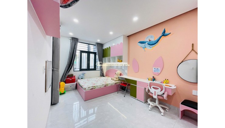 GIẢM GIÁ BÁN GẤP NHÀ VĨNH NGỌC ( 6 Tỷ 550 Hạ còn 5 Tỉ 950) 
Cần bán nhà tâm huyết Phú Nông - Vĩnh Ngọc .
Dt:  105m2 ( Full thổ cư ) 
DT sử dụng